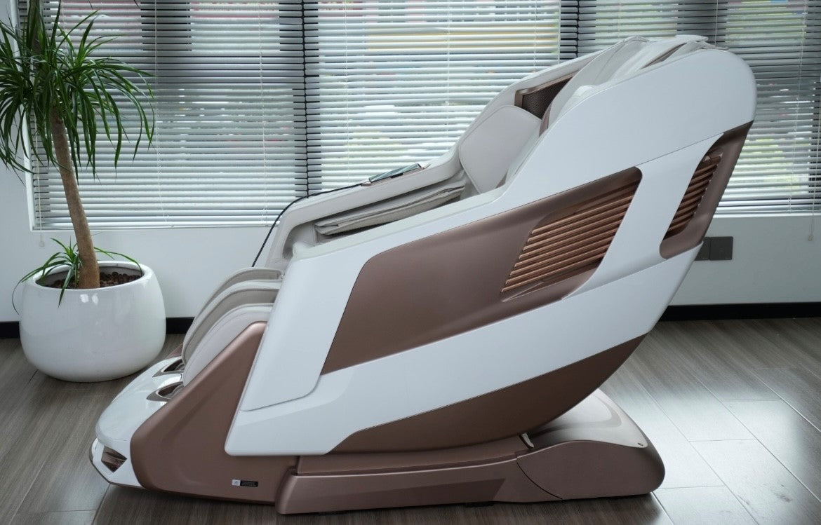 Cum se compară acest model de fotoliu masaj cu altele din aceeași categorie de preț?